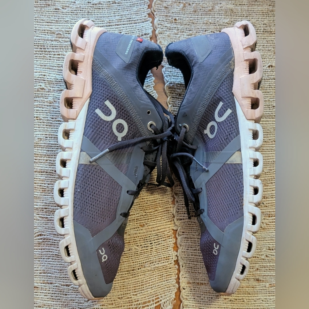 ON Running Women's Cloudflow Running Shoes in Rock/Rose READ